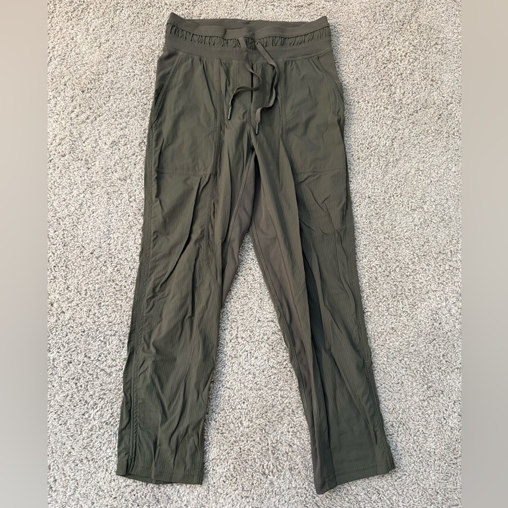 Lululemon Dance Studio Mid-Rise Cropped Pant, Size 2